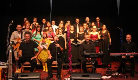 İskele Belediye Korosu, Yeşilçam şarkılarını seslendirdi