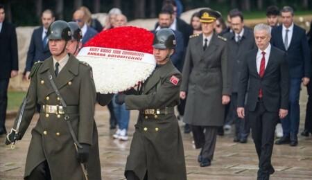 KKTC'nin Ankara Büyükelçisi Korukoğlu, Anıtkabir'i ziyaret etti