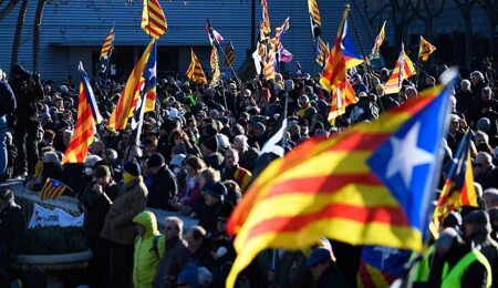 Ayrılıkçı Katalanlar, İspanya-Fransa hükümetler arası zirveyi protesto etti