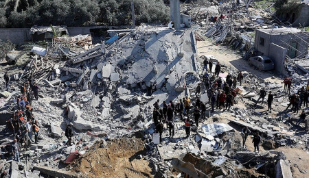 İsrail 135 gündür Gazze Şeridi'ni hava, kara ve denizden bombalamaya devam ediyor