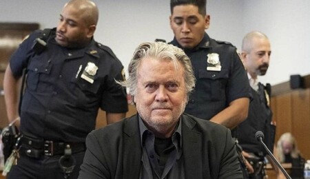 Trump'ın eski danışmanı Steve Bannon seçimlerden bir hafta önce serbest bırakıldı