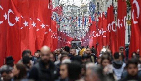 İstiklal Caddesi geçici olarak yaya trafiğine kapatıldı