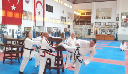 Taekwondocular 23 Nisan için kırdı