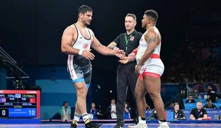 Türkiye’de milli güreşçi Taha Akgül, Paris 2024'te yarı finalde