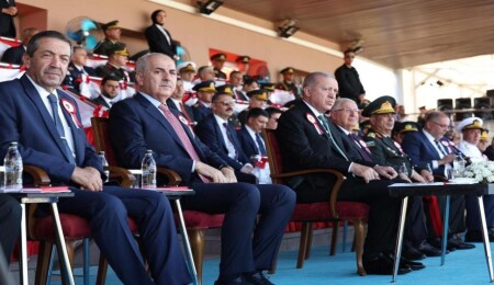 Dışişleri Bakanı Ertuğruloğlu, Harp Okulları Diploma Alma ve Sancak Devir Teslim Törenlerine katıldı