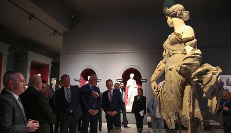 Yurt dışına kaçırılan 6 tarihi eser Türkiye'ye iade edildi