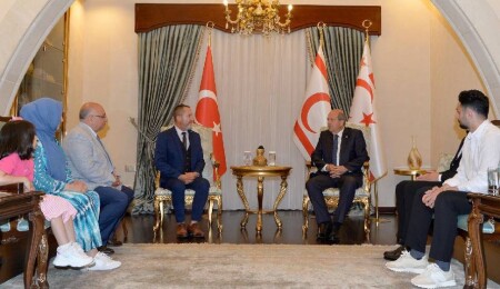 Cumhurbaşkanı Ersin Tatar, Atilla İpek ve Özlem Kadirağa'yı kabul etti