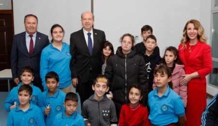 Cumhurbaşkanı Tatar, Fidan Çocuk Korosu’nun çalışmalarını izledi