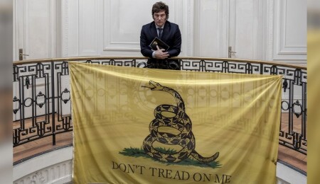 Arjantin Devlet Başkanı Milei’ye taşlı saldırı!