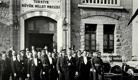 Milli iradenin simgesi TBMM 104 yıl önce açıldı