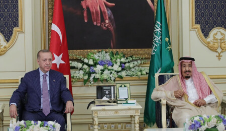 Suudi Arabistan Kralı ve Veliaht Prens'ten Türkiye Cumhurbaşkanı Erdoğan'a Zafer Bayramı tebriği