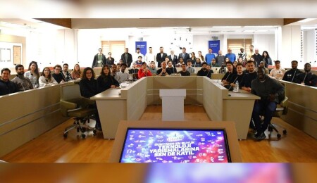 DAÜ, TEKNOFEST KKTC’ye hazırlanıyor: Rektörlük, yarışmacılarla Senato Odası'nda bir araya geldi