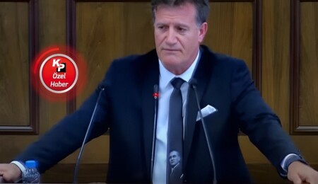 Erhan Arıklı Meclis’e Atatürk baskılı kravat ile geldi