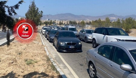 Metehan'da uzun kuyruklar devam ediyor: Rum polisi araçları durdurarak detaylı arama yapıyor!