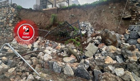 Bellapais’te istinat duvarı çöktü: Site sakinleri belediyeye dilekçe yazdı