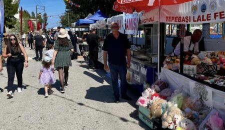 Tepebaşı’nda 17. Lale Festivali coşkusu yaşanıyor: Yarın da devam edecek