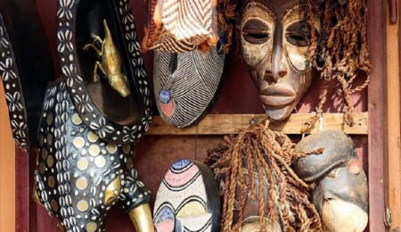 Kamerun’da sömürge dönemi öncesi pasaportlar yerine kullanılan "toprak maskeler"