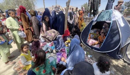 Afganistan'da yaşanan savaş halkı göçe zorluyor