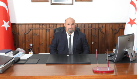 Ertuğrul Toroslu: Yangına karadan da müdahale edilebilmesi için dozerlerle şerit açılmaya çalışılıyor