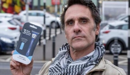 Tıraş bıçağıyla yüzünü kesti: 6 bin 650 dolar kazandı