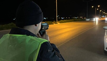 Ülke genelinde trafik denetimi: 553 sürücüye yasal işlem, 85 araç trafikten men edildi