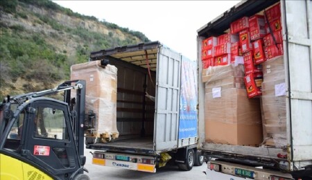 Arnavutluk deprem bölgelerine yardım tırları göndermeye devam ediyor