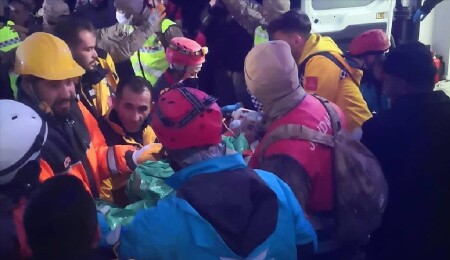 Adıyaman'da depremin 207. saatinde 12 yaşındaki çocuk kurtarıldı