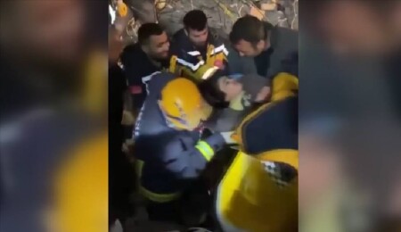 Hatay'da depremin 90. saatinde mucizenin adı 10 yaşındaki Hilal oldu