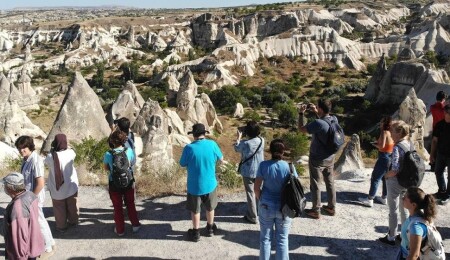 Türkiye’de yılın ilk iki ayında turist sayısı 4,3 milyonu geçti