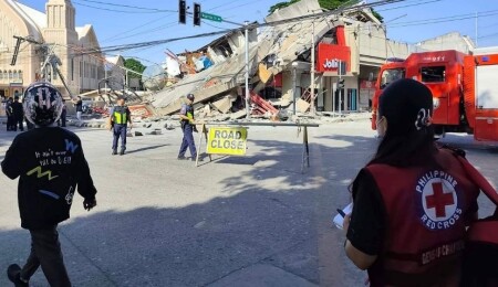 Filipinler'de 7,8 büyüklüğünde deprem: Tsunami uyarısı yapıldı