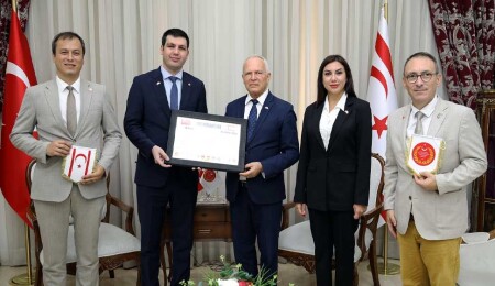 Zorlu Töre, Türkiye’den Vatan Partisi heyetini kabul etti