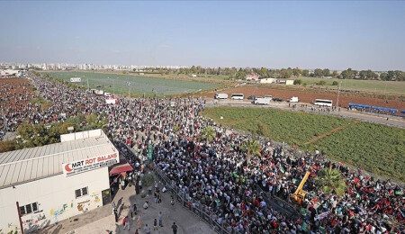 Adana'daki İncirlik Üssü önünde İsrail protesto edildi