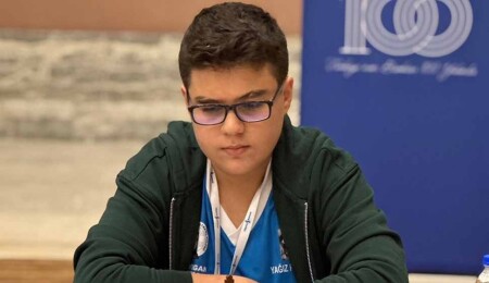 Satrançta 13 yaşındaki Yağız Kaan Erdoğmuş'un "Büyükusta" ünvanı onaylandı