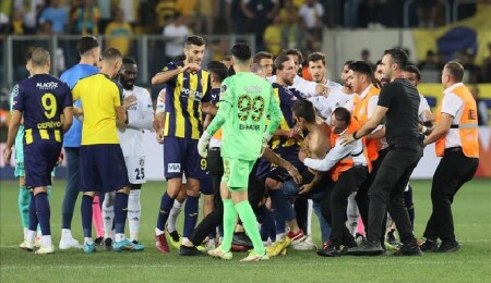 Beşiktaşlı futbolculara tekme atan sanığa 1 yıl 8 ay hapis 