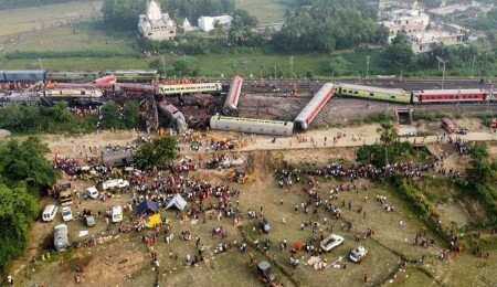 Desperate search for survivors as death toll nears 300 in India train crash