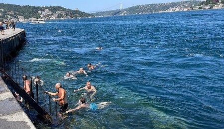 İstanbul'da serinlemek isteyenler sahil ve parkları tercih etti