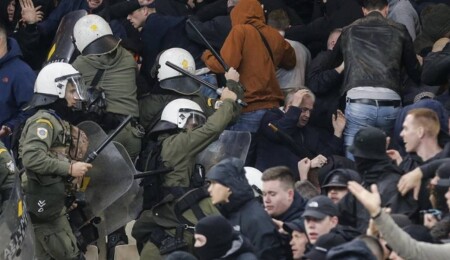 Yunanistan'da Dinamo Zagreb ve AEK taraftarları arasında çıkan kavgada bir kişi öldü