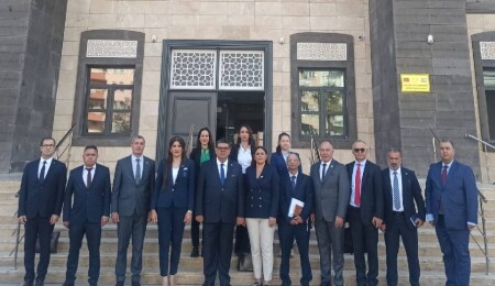 Maliye Bakanı Berova, KKTC Mersin Başkonsolosu Mendeli'yi ziyaret etti