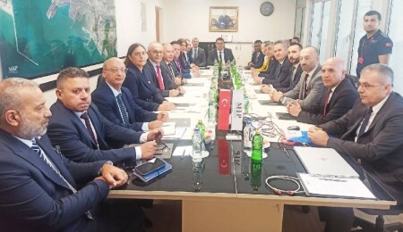 Maliye Bakanı Berova, Mersin Uluslararası Limanı'nı ziyaret ederek, incelemelerde bulundu