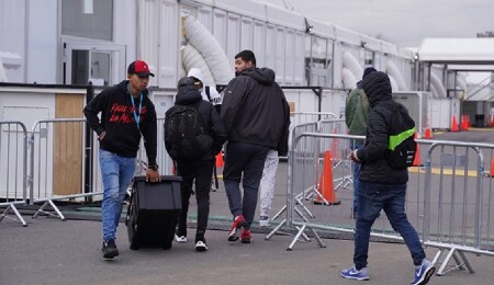 New York Belediyesi "ücretsiz tek yön uçak bileti" ile kentteki düzensiz göçmenleri azaltmayı hedefliyor