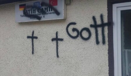 Almanya'da hafta sonu 3 camiye ırkçı tehditler içeren paketler gönderildi