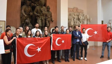 İtalya'daki Türk öğrenciler, Atatürk'ün ilk heykellerini yapan Pietro Canonica'nın müze evini gezdi