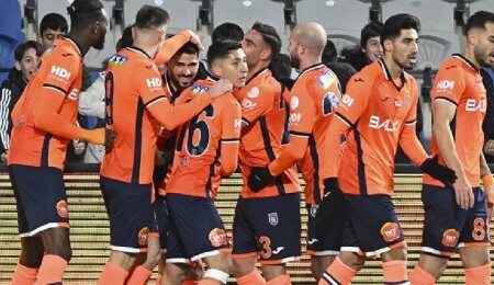 Başakşehir, sahasında Pendikspor'u 4-1 yendi