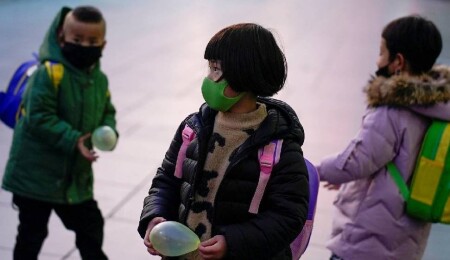 Çin solunum yolu hastalıklarındaki artışla mücadele ederken, Avrupa’da çocuklarda görülen zatürre vakaları ortaya çıkıyor
