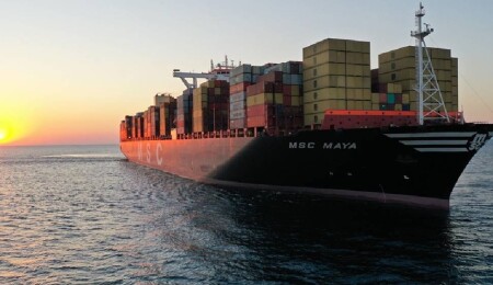 Kızıldeniz'deki saldırılar devam ederken rotalarını değiştiren gemilerin sayısı artıyor