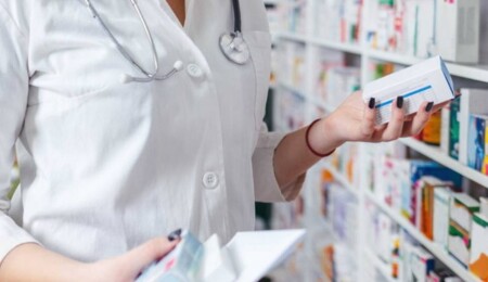 Tabipler Birliği, Eczacılık Günü'nde tüm sağlıkçıların saygınlığını koruma çağrısında bulundu