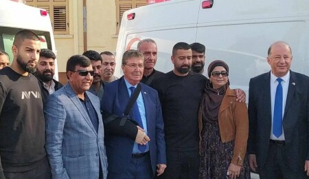 China Bazaar Sahibi Choudhry'den Bakanlığa ambulans bağışı