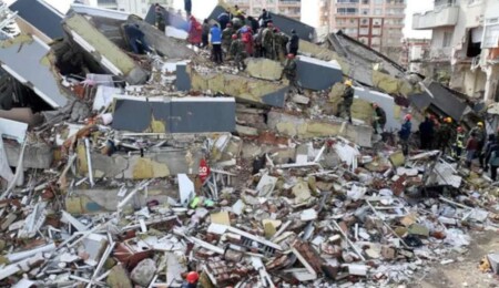 Depremde 35 kişinin öldüğü Ezgi Apartmanı'na ilişkin 7 belediye personeli hakkında dava açıldı