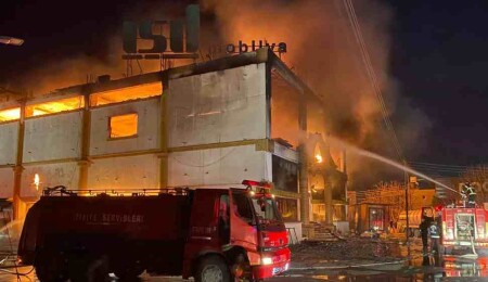 Işıl Reklam'da yangın: Söndürme çalışmaları devam ediyor!