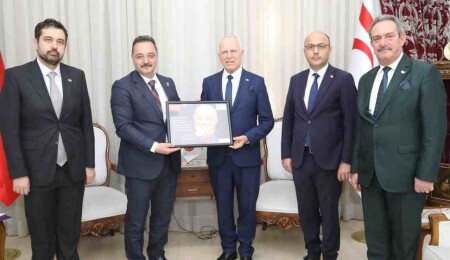 Zorlu Töre, Türk İnternet Medya Birliği heyetini kabul etti